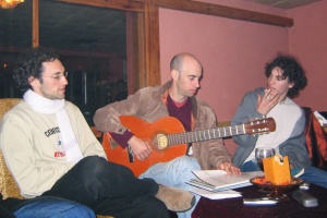 עם עמית ואסי בערב שירה